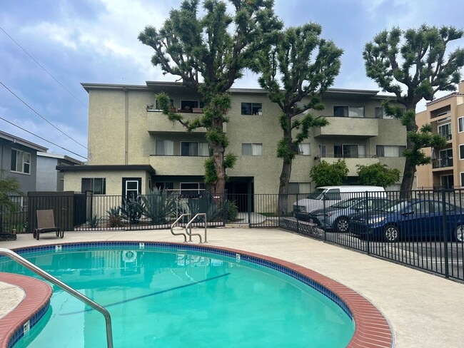 Photo - 11018 Moorpark Apartments