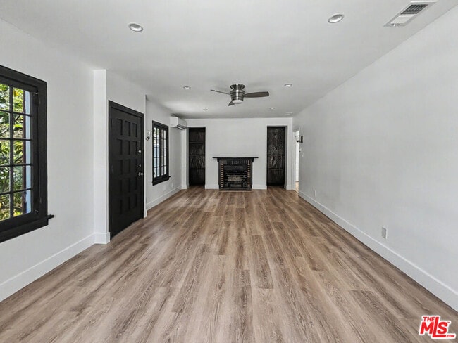 Photo - 2139 Holly Dr