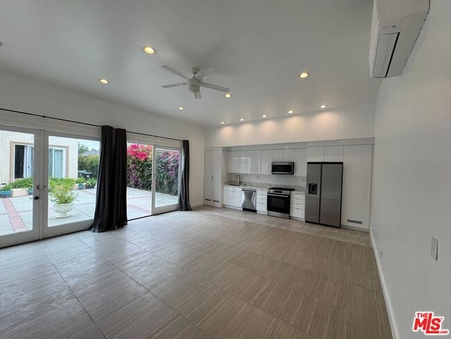 Photo - 429 S Gretna Green Way