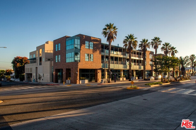 Photo - 2300 Wilshire Blvd Condo Unit 214