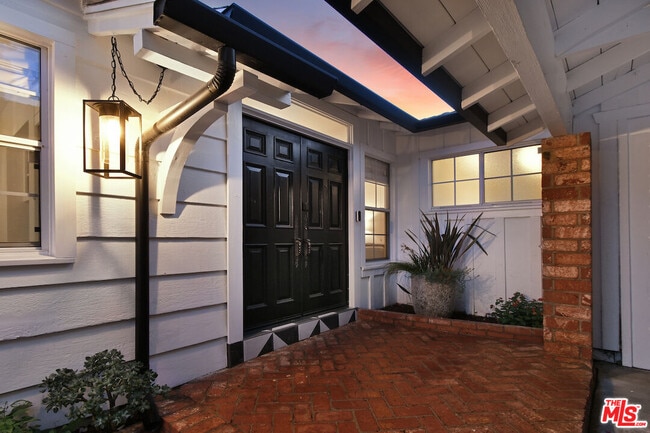 Photo - 12614 Morrison St