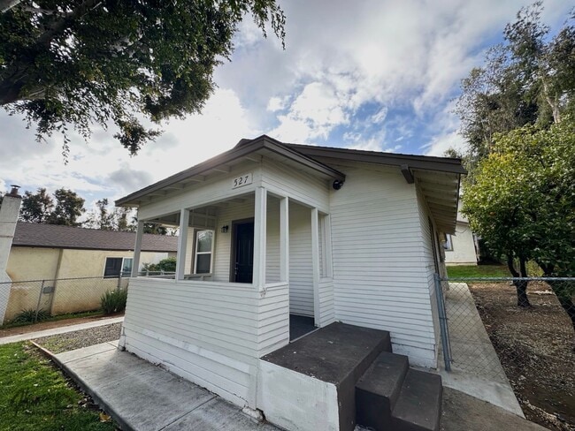 Photo - 527-531 E 2nd Ave