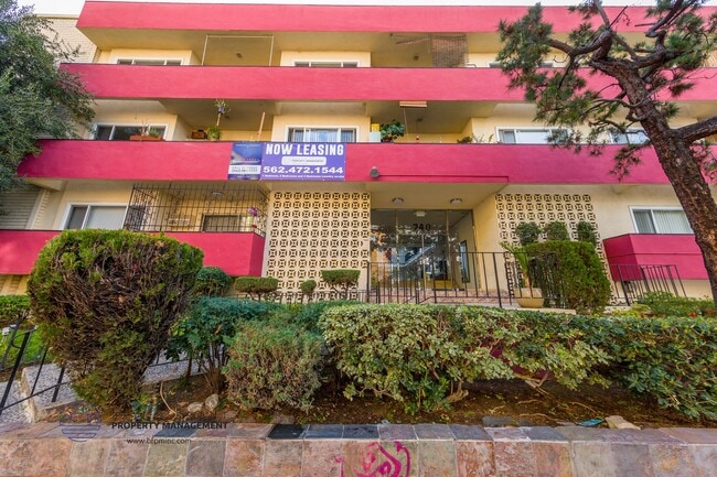Building Photo - 740 S St Andrews Pl