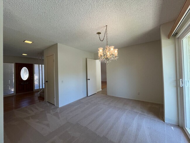 Photo - Westlake Village 4+2.5 w/pool, spa, green belt + lake access!