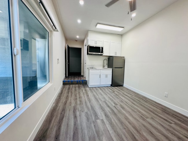 Building Photo - 1847 Winona Blvd