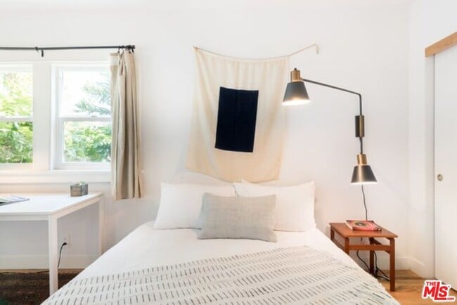 Photo - 1933 Kent St