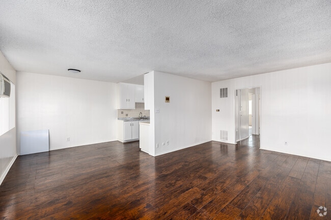 Interior Photo - 740 S. St. Andrews Place