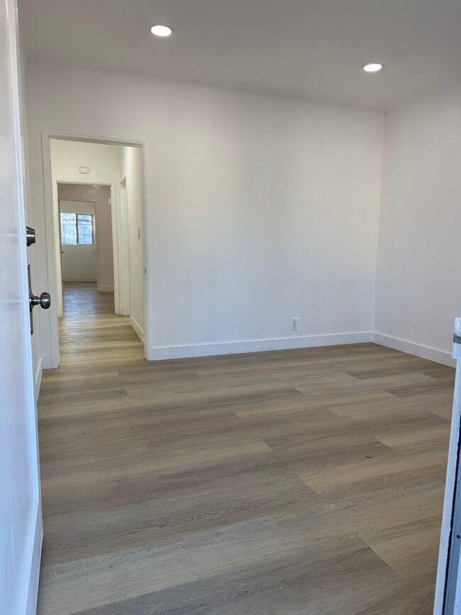 Photo - 1003 Clement St