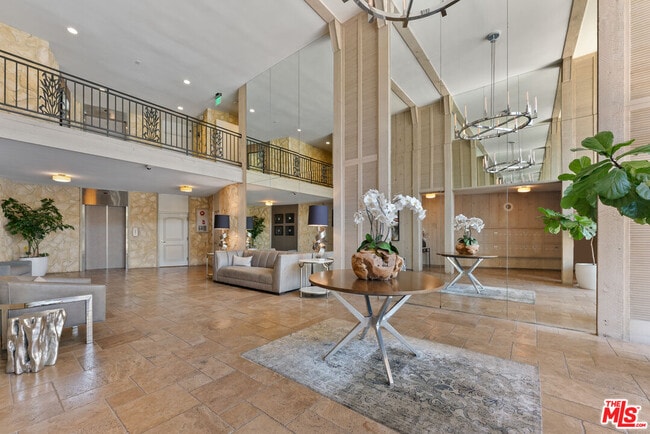 Building Photo - 809 S Bundy Dr Unit 202