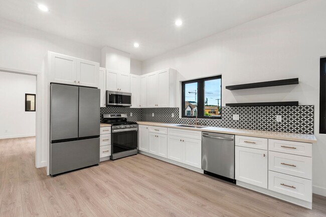 Photo - Stunning brand new construction, modern lu... Unit 8931 Hubbard
