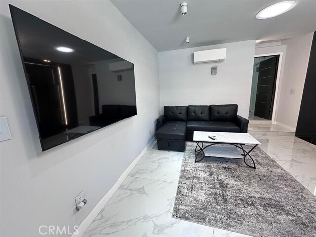 Photo - 12838 Kling St