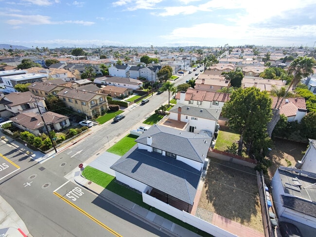 Wonderful corner lot location - 2323 Harriman Ln