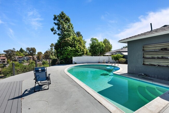 Photo - 5165 Alumni Pl