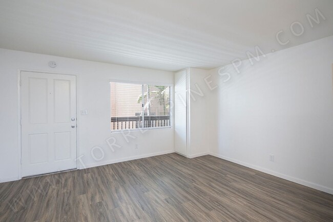 Building Photo - *OPEN HOUSE: 10/18 10:30-11:30AM* 1 BR Apa... Unit 09