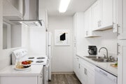 Remodel Kitchen - Creekside Village Apartments
