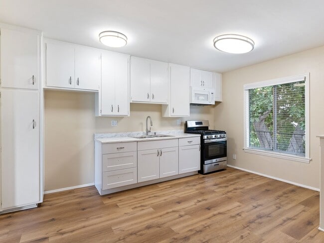 Photo - 1444 W Parade St Unit 08