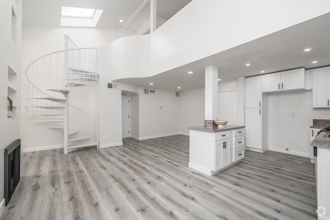 2BR, 2BA - 912SF - Living Room - 825 S. Hobart Blvd. Unit 213