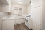 2BR, 1 BA - 650SF - Kitchen - Towne Centre at Orange