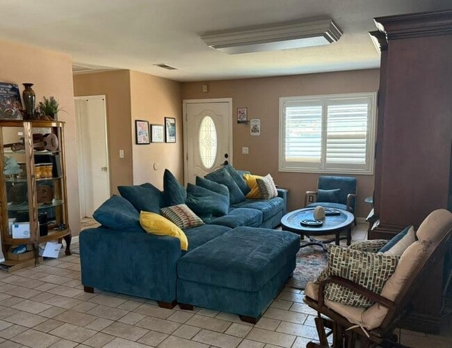 Photo - 33244 Churchill St