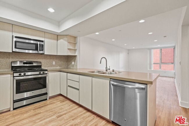 Photo - 10473 Santa Monica Blvd Unit ph5