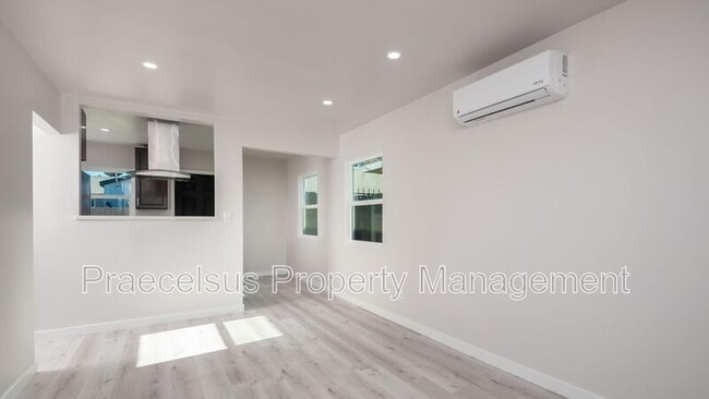 Photo - 112 E 5th St