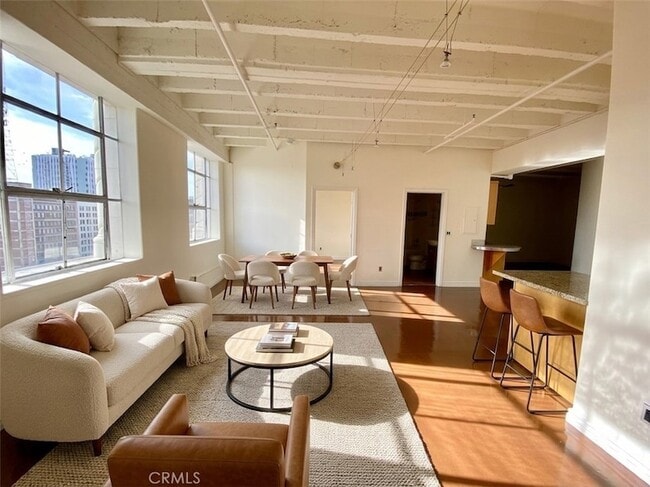 Building Photo - 312 W 5th St Unit 1017