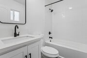 1BR, 1BA - 300SF - Bathroom - 2519 E. Monroe St.