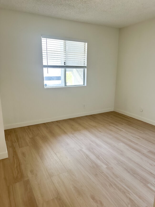 3rd Bedroom - 20342 Rue Crevier Unit 613