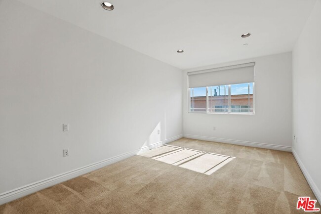 Photo - 11346 Iowa Ave Unit 104