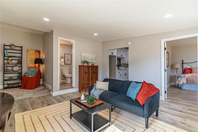 Living Room - 1649 Crestview Ave Unit 1