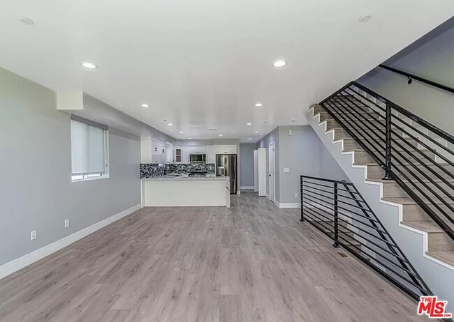 Photo - 1947 Vista Del Mar Ave Townhome