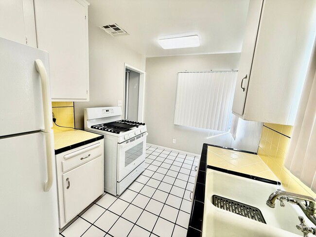 Building Photo - 32nd 3360-34 (DeFay) Unit 3362