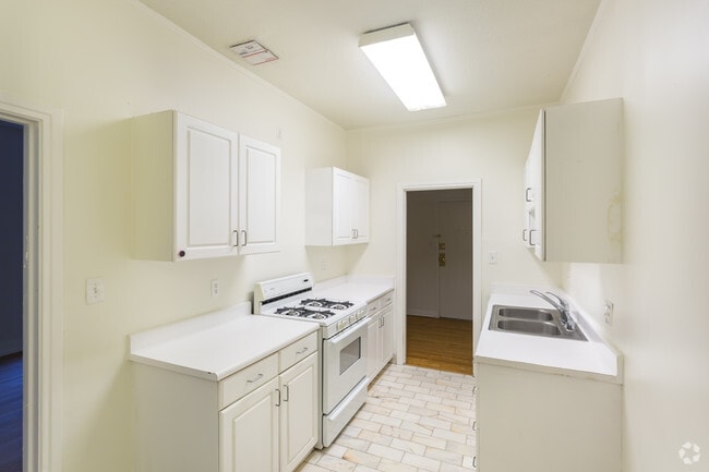 1BR, 1BA - 700 SF - #207 - 6128-6134 Wilshire Blvd., 6111-7 Warner Dr.