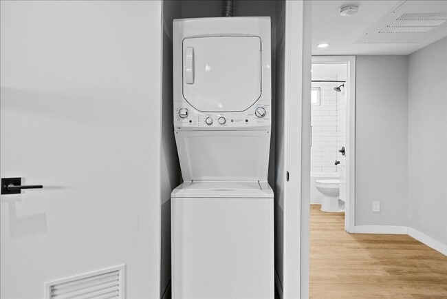 Photo - 941 Normandie Ave Unit 03