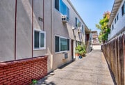 Photo - 14653-14655 Calvert St Apartments