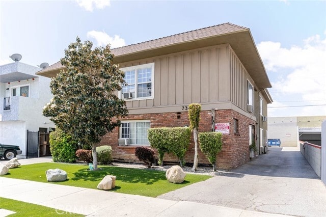 Building Photo - 7343 Woodley Ave Unit 3