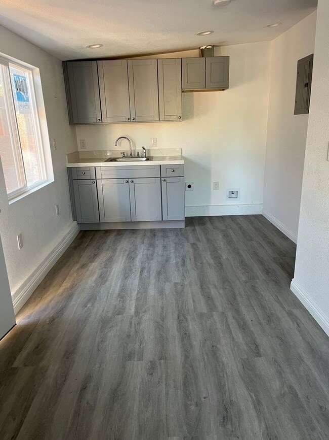 Photo - Cute 1 Bedroom Unit in Nice Neighborhood!