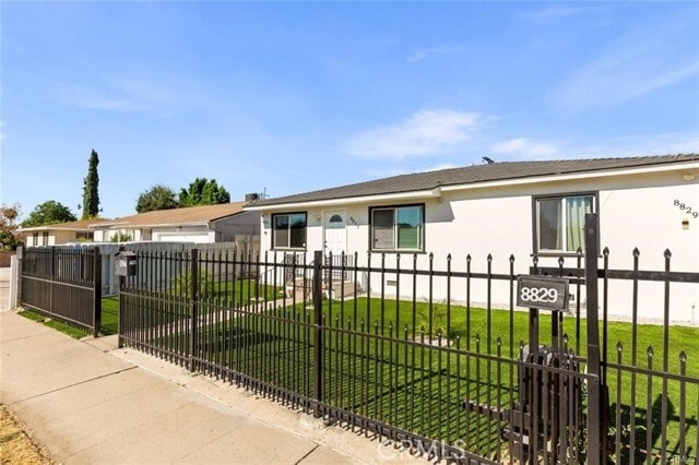 Photo - 8827 Sylmar Ave