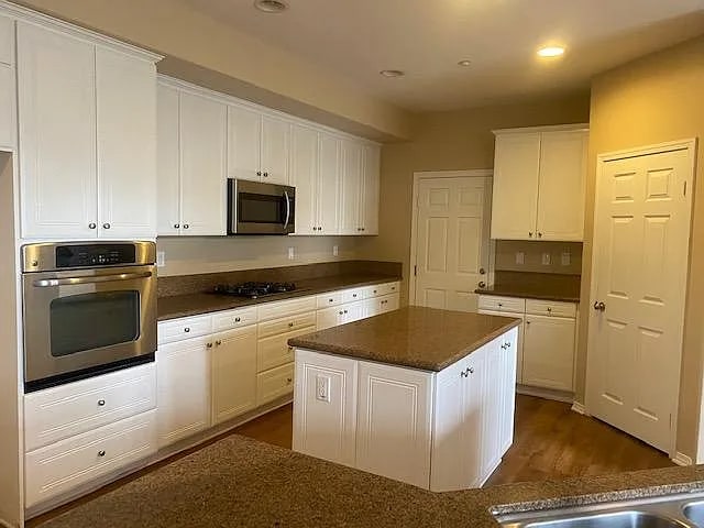 Photo - 375 Deodar St