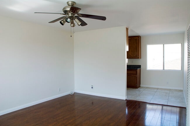 Living Room - 4600 Catalpa St Unit 3