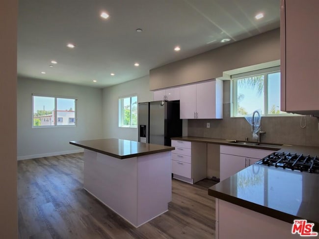 Photo - 2337 1/2 S Crenshaw Blvd Unit 1.5