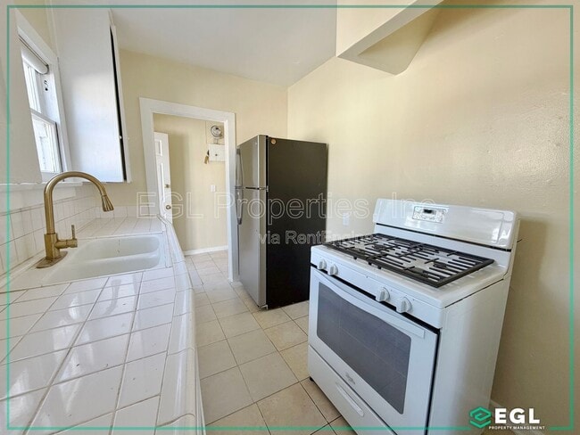 Photo - 3014 Division St