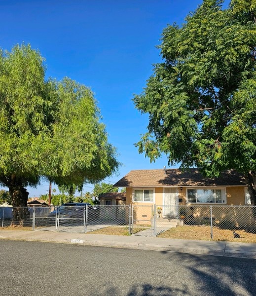 Building Photo - 3255 Depot St Rental