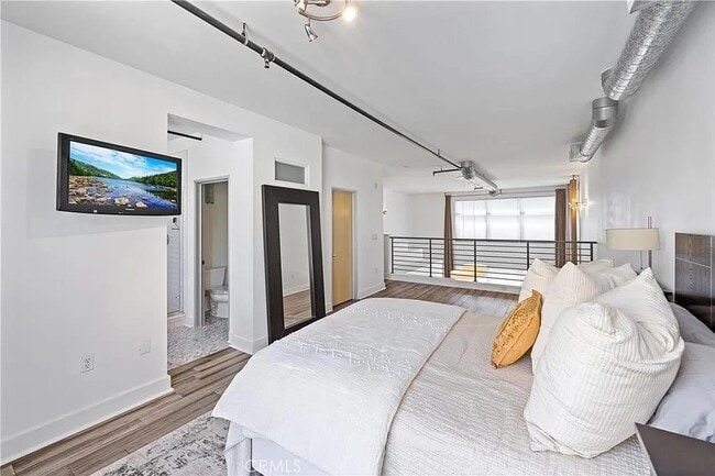 Photo - 919 E Santa Ana Blvd