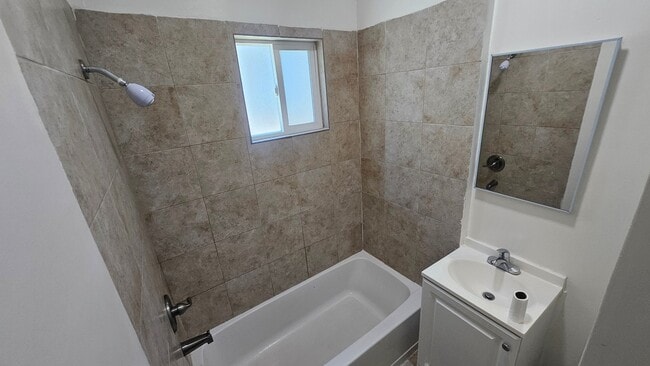 Photo - 239 W 25th St Unit 4