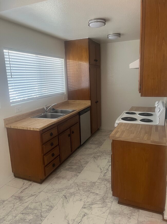 Photo - 8652 Gloria Ave Unit D