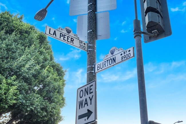 Photo - 332 N La Peer Dr Unit 1