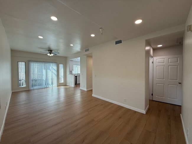 Photo - 11035 Moorpark St Unit 101