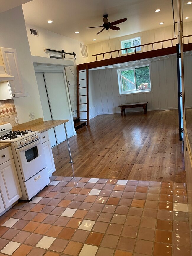 Photo - 754 Old Topanga Canyon Rd Unit jim borland