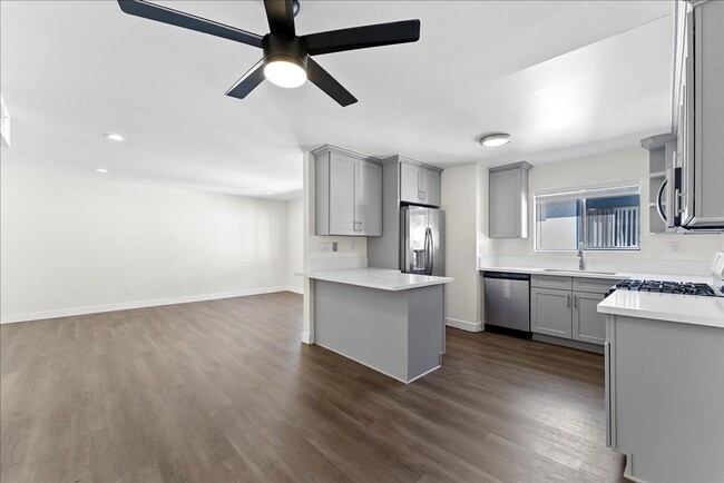 Photo - 444 W Windsor Rd Apartment Unit 09